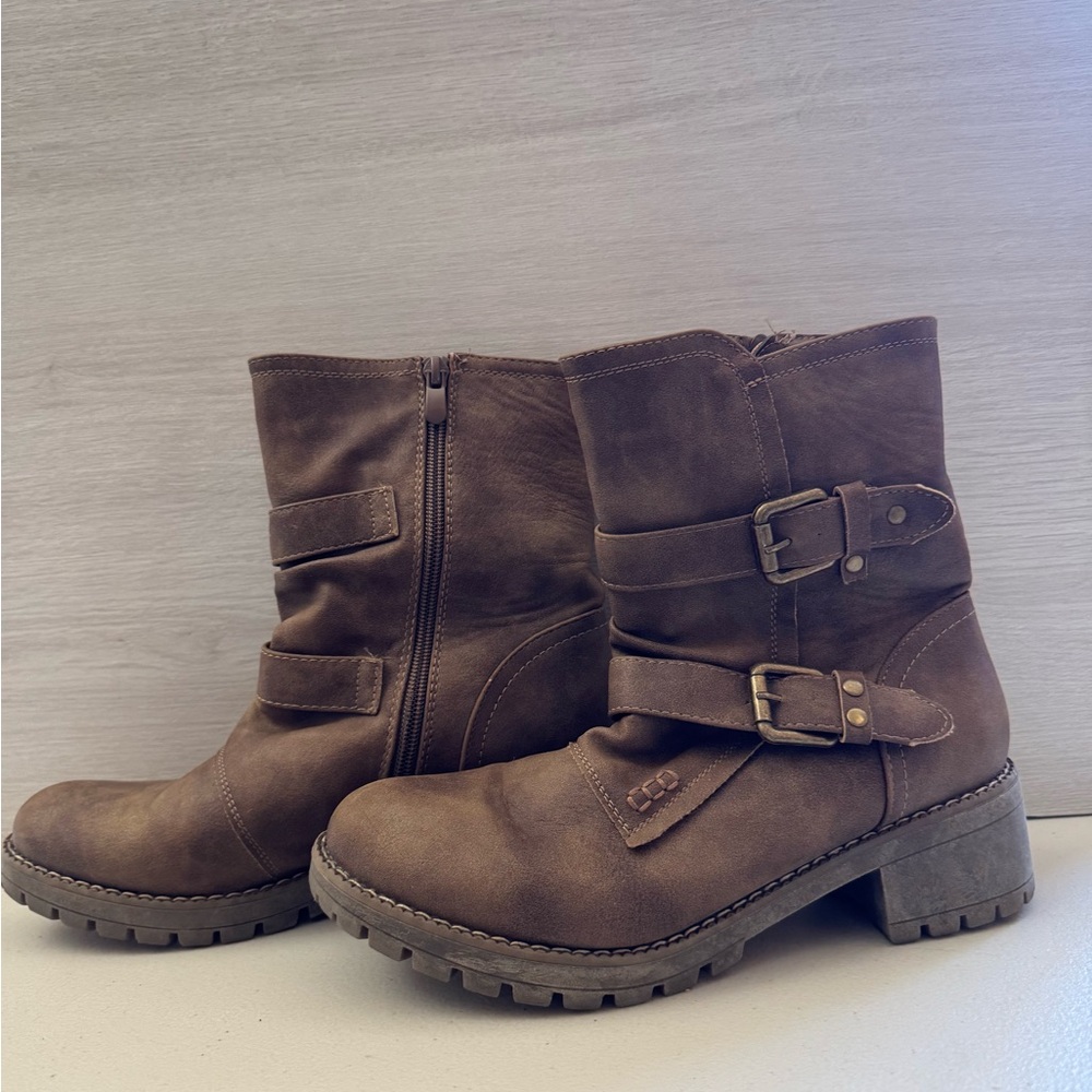 Global Win Brown Combat Boots with Buckle Straps